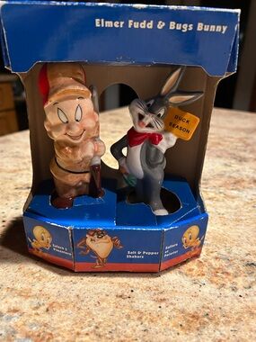 Looney Tunes Elmer Fudd & Bugs Bunny Ceramic Salt & Pepper Shakers 1998 NIB